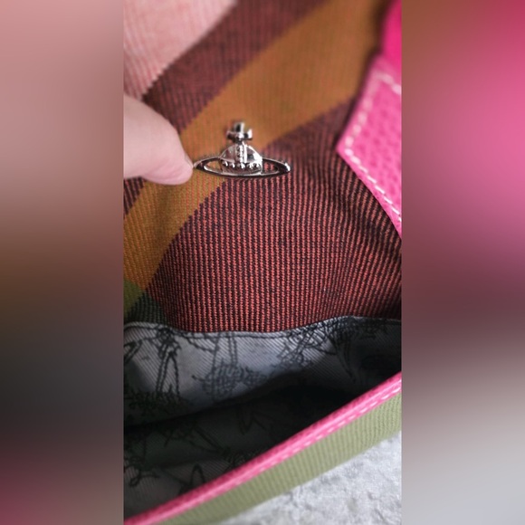 RARE AF! Vivienne Westwood Vintage Tartan Top-Handle Bag with Rare Pin Charm! 🪐 - Picture 8 of 10